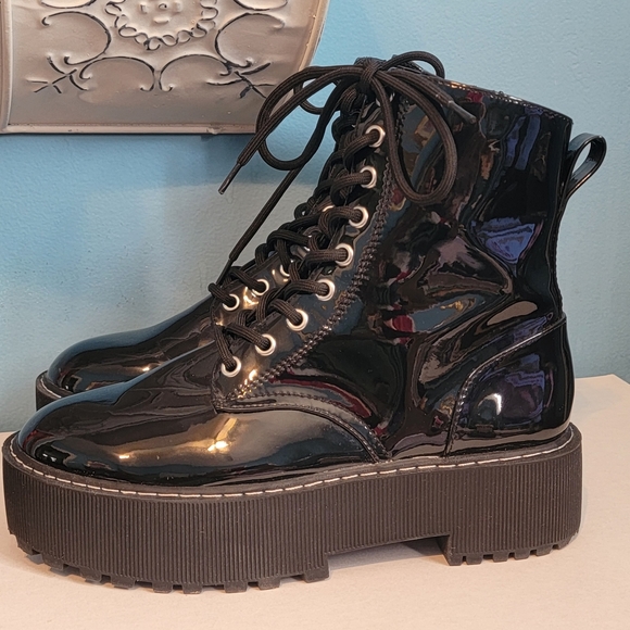 H&M Divided Shoes - H&M Divided Black Womens 7 Boots  Platform Soles Pre-owned